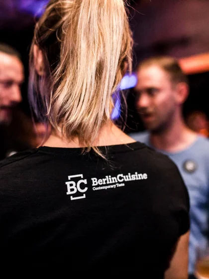 fzey für Berlin Cuisine - Ansicht Print von Logo auf Kleidung