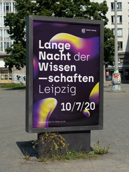 fzey für Lange Nacht der Wissenschaften - Fotografie Ankündigungsplakat im Stadtbild von Leipzig